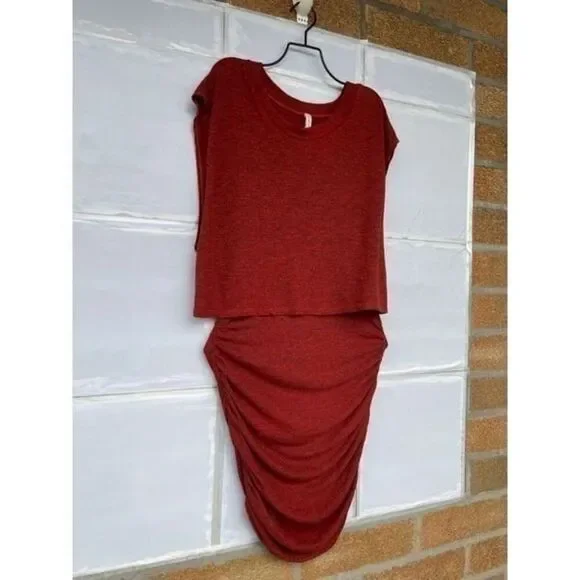 sexy lady in a dress Silk Red Long Prom Dresses High Slit Sexy Lady Dress 24361530